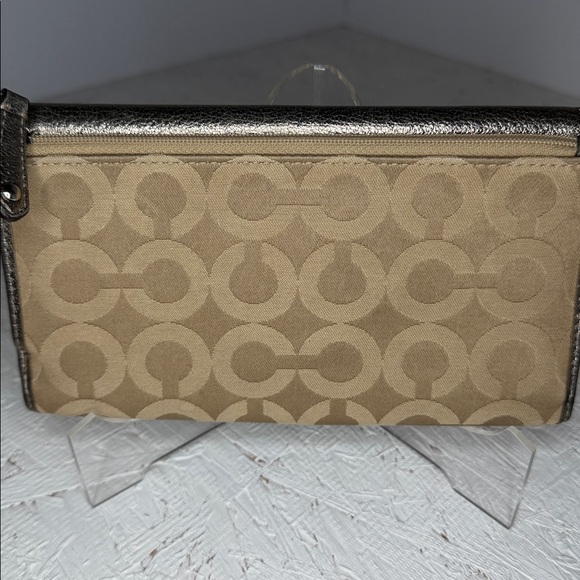 Coach EUC gorgeous, Anne and gold optic wallet, outside back zipper compartment - Picture 2 of 10